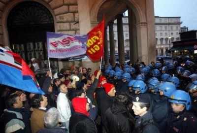 GLI OPERAI PROTESTANO E L’UGL FA LO SHOPPING